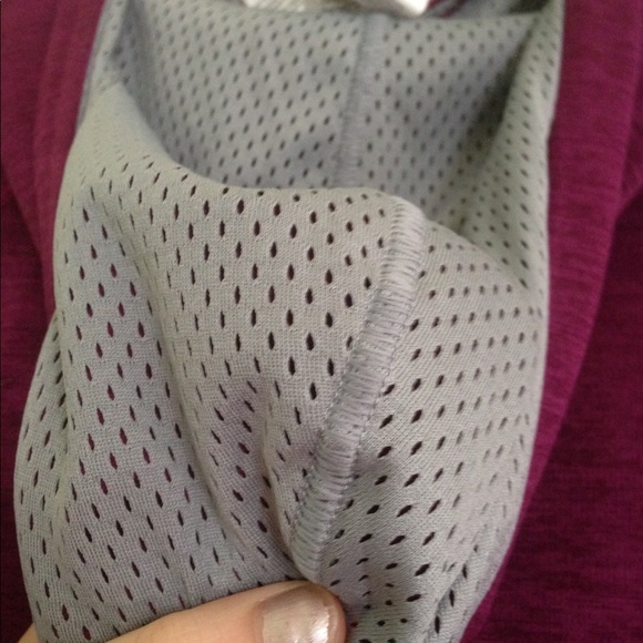 Purple Youth XL Under Armour ColdGear Sweatshirt - Picture 5 of 8